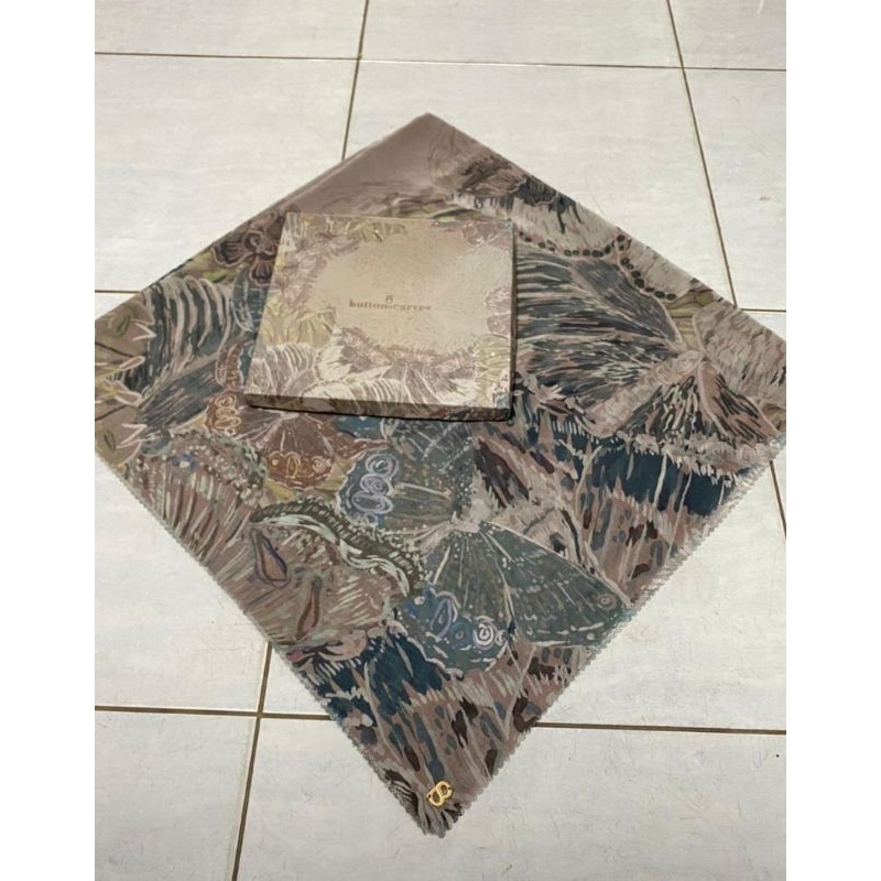 Buttonscarves preloved farsha