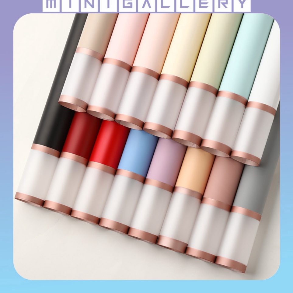 

Serbu Stock 2 LEMBAR Kertas Buket Bunga Cellophane Flower Wrapping Paper Double Frame List Gold KB6132