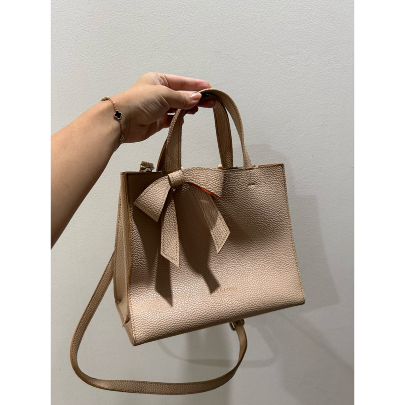 Les Catino - Elmer Satchel (Almondine)