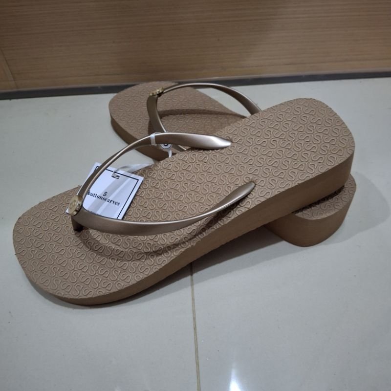 Buttonscarves Signature Flatform Flip Flop Sandal Size 41