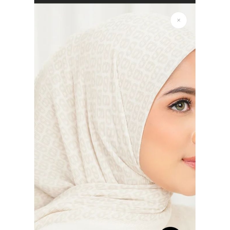 buttonscarves tapis pleated square vanilla