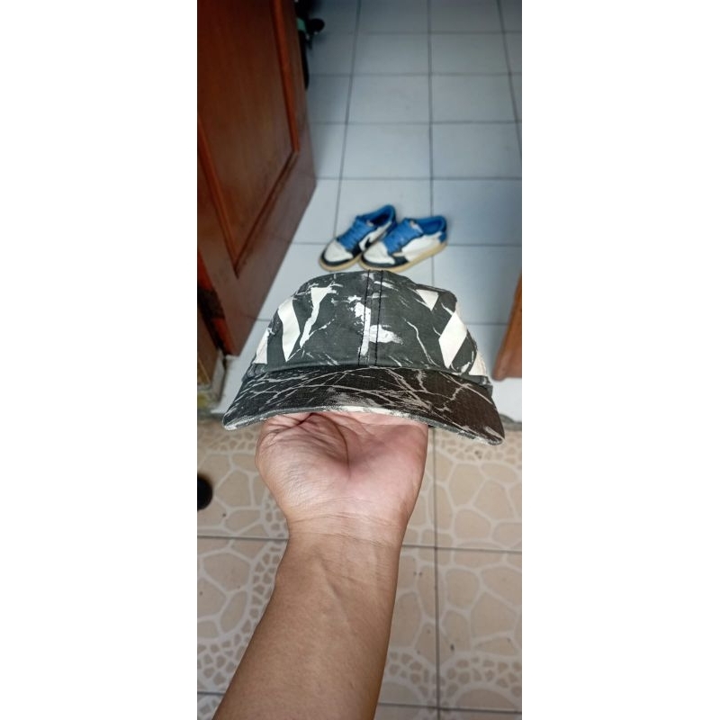 topi bekas
