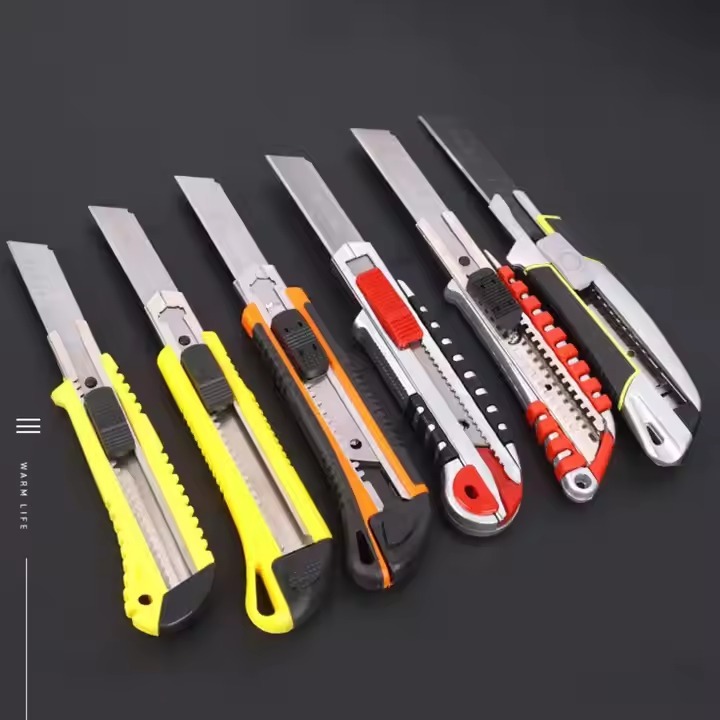 

(12 PCS) CUTTER BESAR Gagang Karet Auto Lock Pisau Cutter KODAI CUT-01