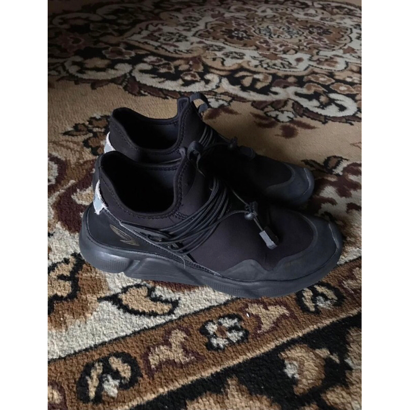 Sepatu Running Second Bekas Nineten910 Original