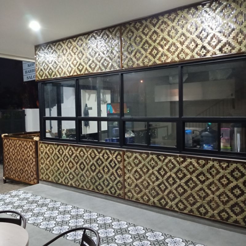 dekorasi anyaman bambu motif untuk dinding cafe & resto | pameran tradisional dll