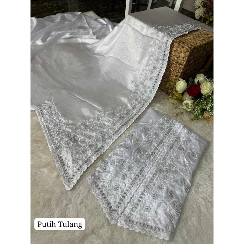 Kain Bordiran Shimer Silk motif bunga melati