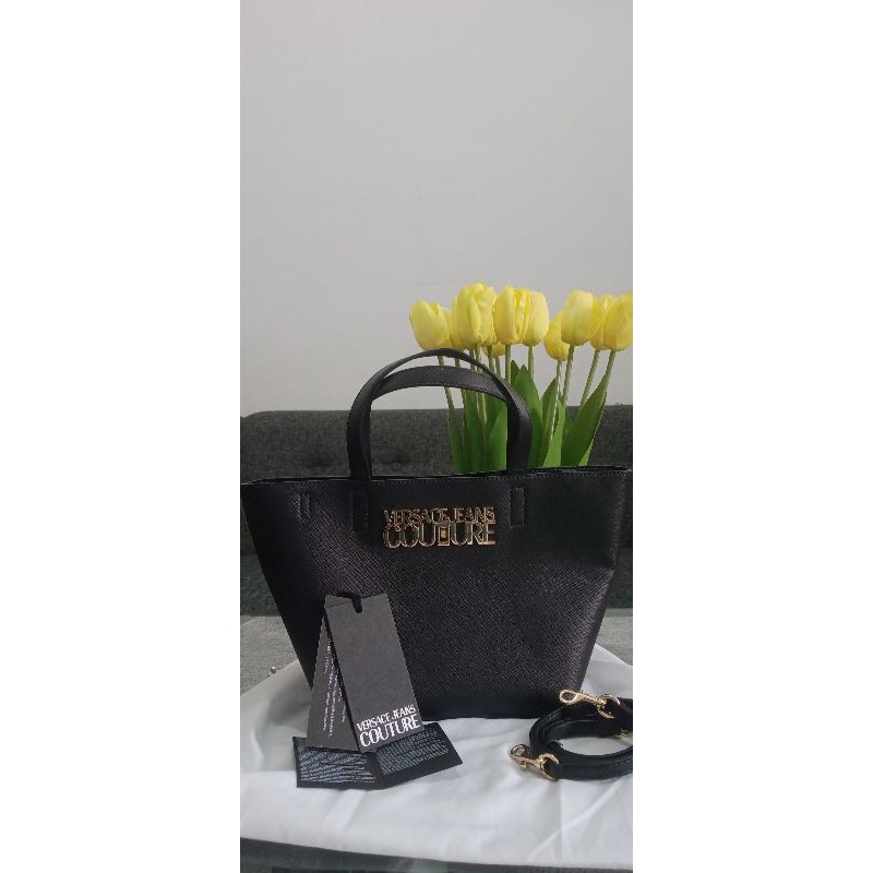 tas selempang wanita tas formal wanita tas medium tote warna hitam safiano original versace jeans co