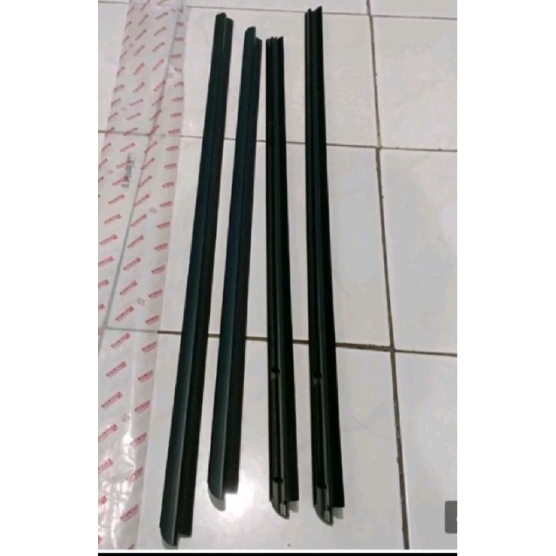 Pelipit Karet Kaca Luar Mobil Taruna Original Car
