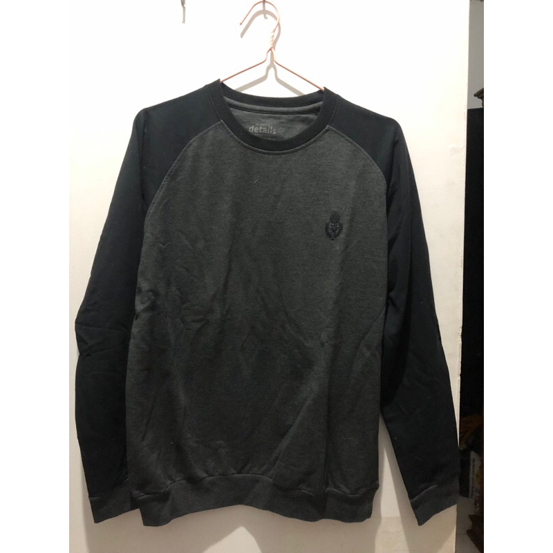 PRELOVED - Sweater details hitam