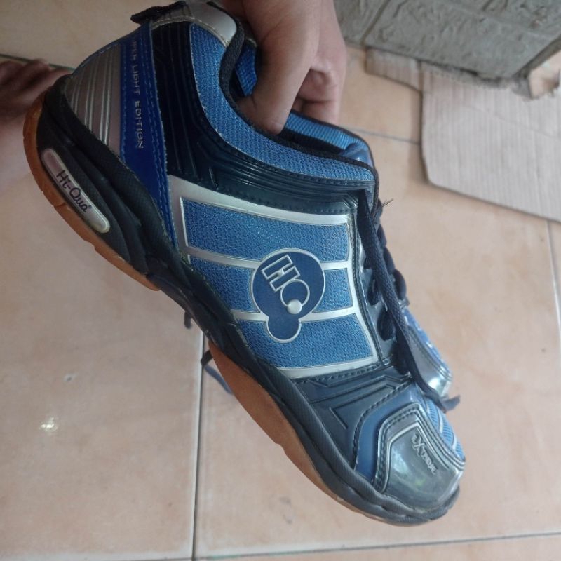 Sepatu badminton hiqua