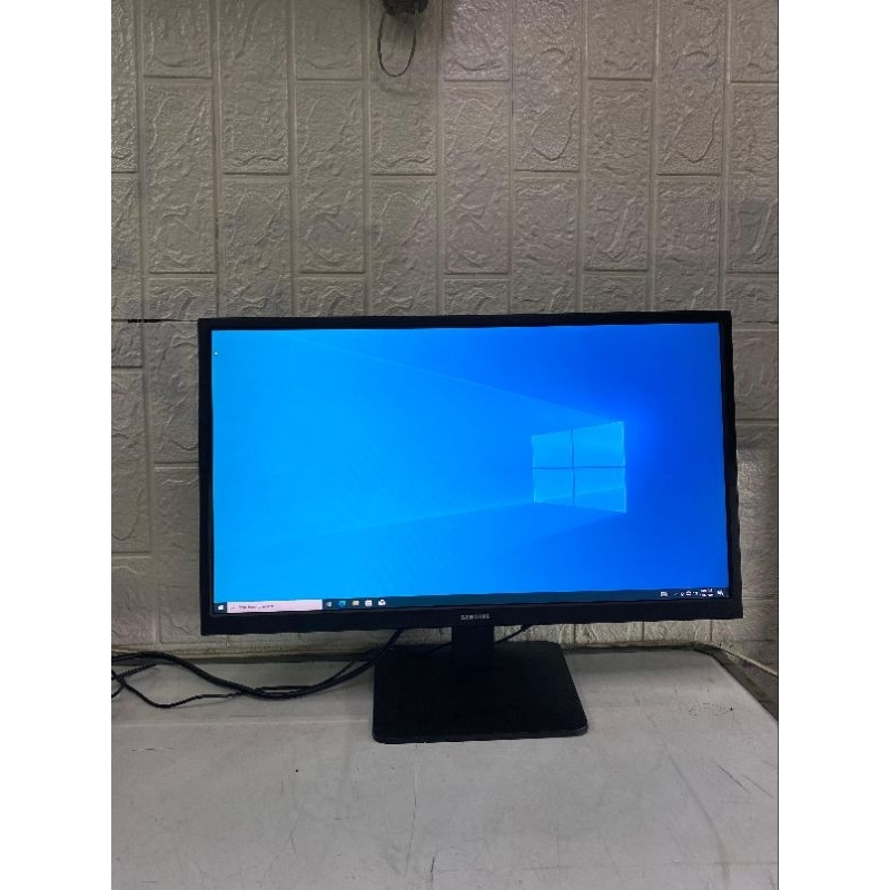 MONITOR LED SAMSUNG 22INCH FULLHD,MULUS BERGARANSI EX KANTOR