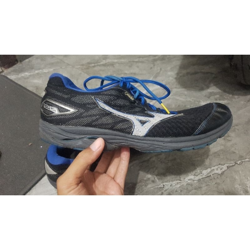 sepatu volly second 43