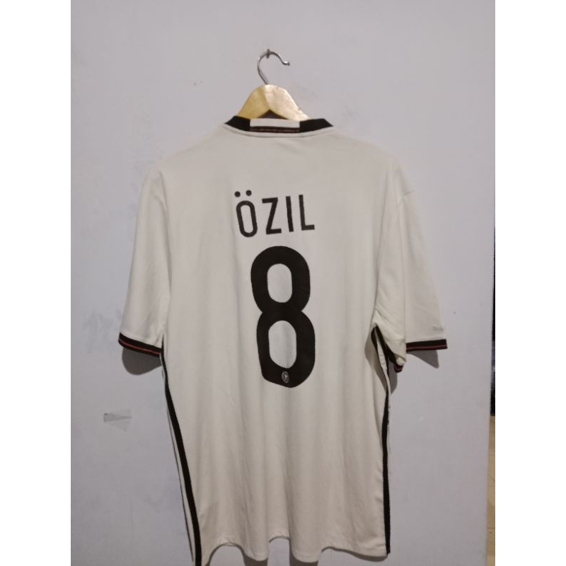 Jersey jerman ozil