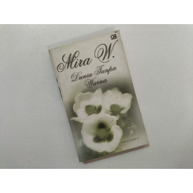 Novel Dunia Tanpa Warna, karya Mira W