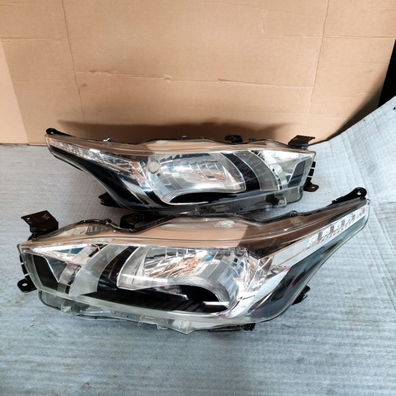 Headlamp Lampu Depan toyota yaris tipe E 2014 original