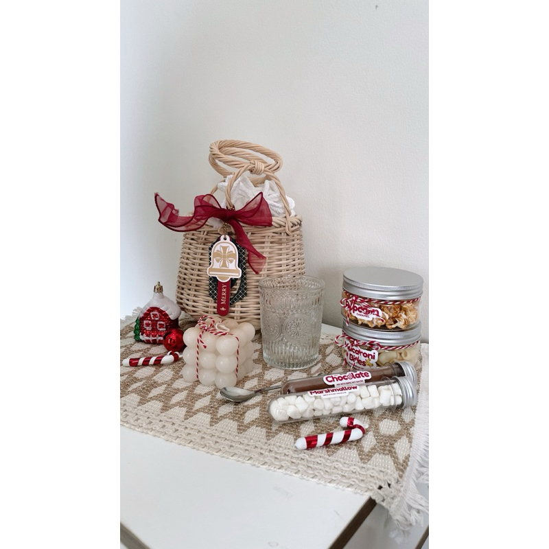 

Christmas Hampers 2024 - Holly Package