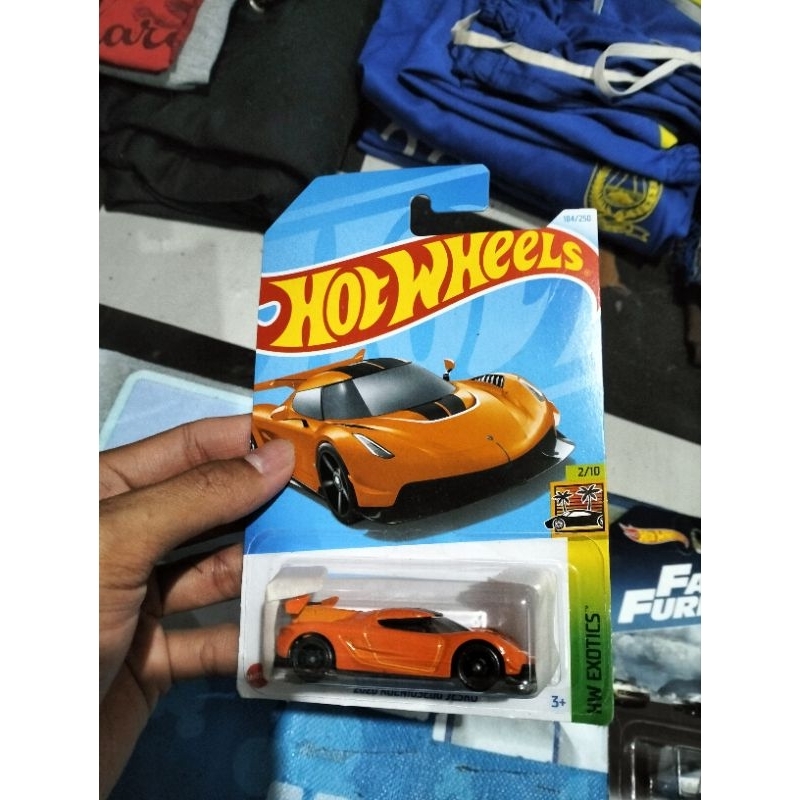 Hotwheels paket dapet 2pcs jesko dan r32 Godzilla