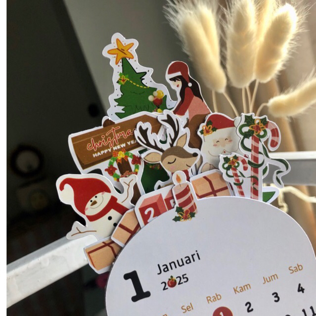 

KALENDER NATAL 2025 by tetesanwarna - Aesthetic calendar hampers natal free dudukan kayu