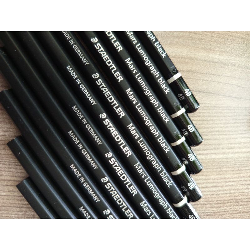 

PENSIL 4B STAEDTLER HITAM / PENSIL STAEDTLER MARS LUMOGRAPH BLACK (100B - 4B) ORIGINAL MADE IN GERMANY