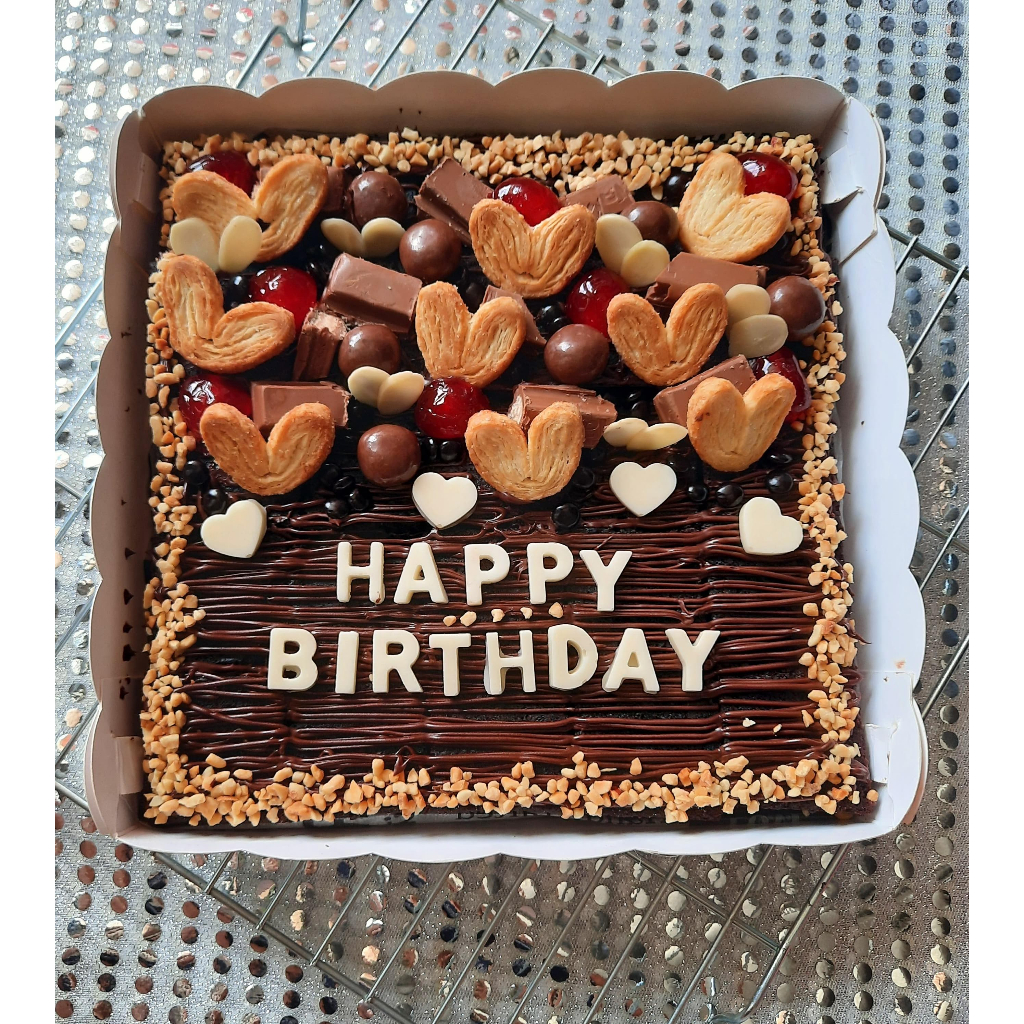 

.Brownies Hias Special Dengan Topping Premium ( SCP )