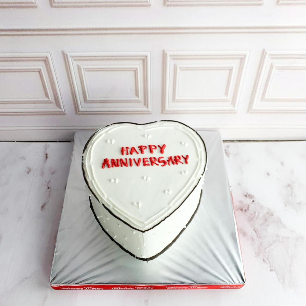 

Kue Birthday/Kue Ulang Tahun/Kue Ultah Tema Love/Cake White/Kue Birthday Jakarta