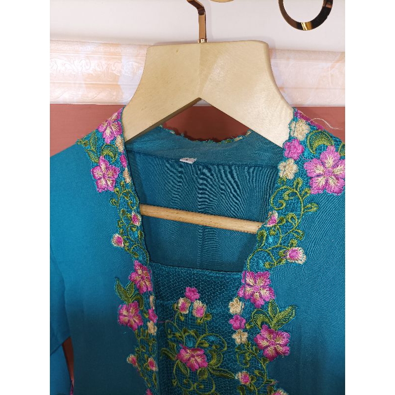 Kebaya Bordir Hijau Tosca