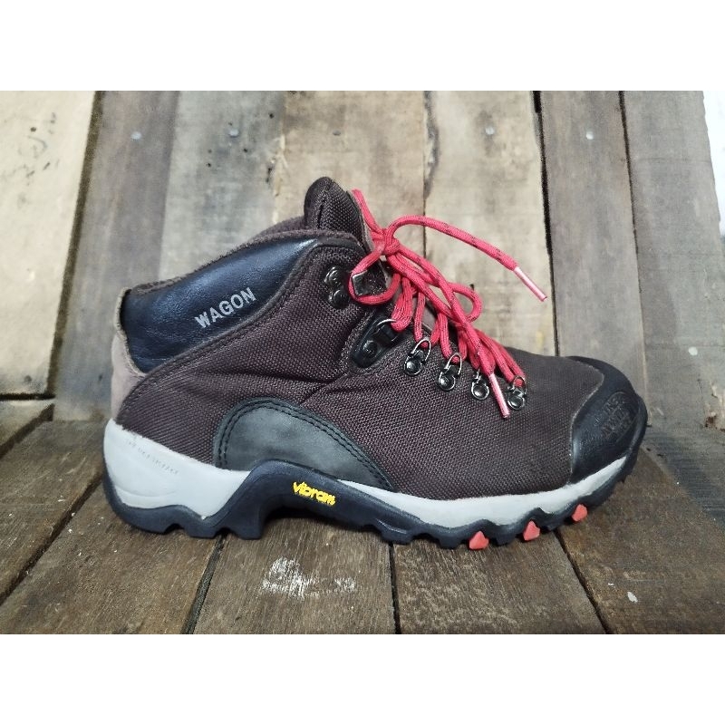 sepatu outdoor tnf