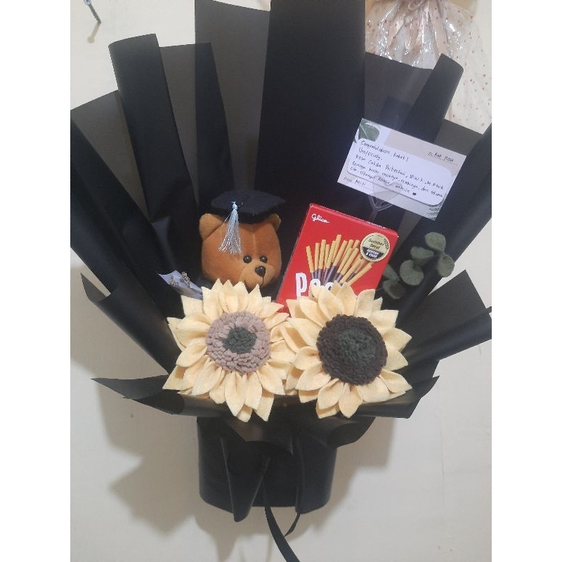 

OLEHHIMA - BBT - BUKET BONEKA + SNACK/COKLAT + BUNGA / HARI GURU / WISUDA / ABDI NEGARA / NAKES / BUMN / SWASTA / PELAJAR / MAHASISWA