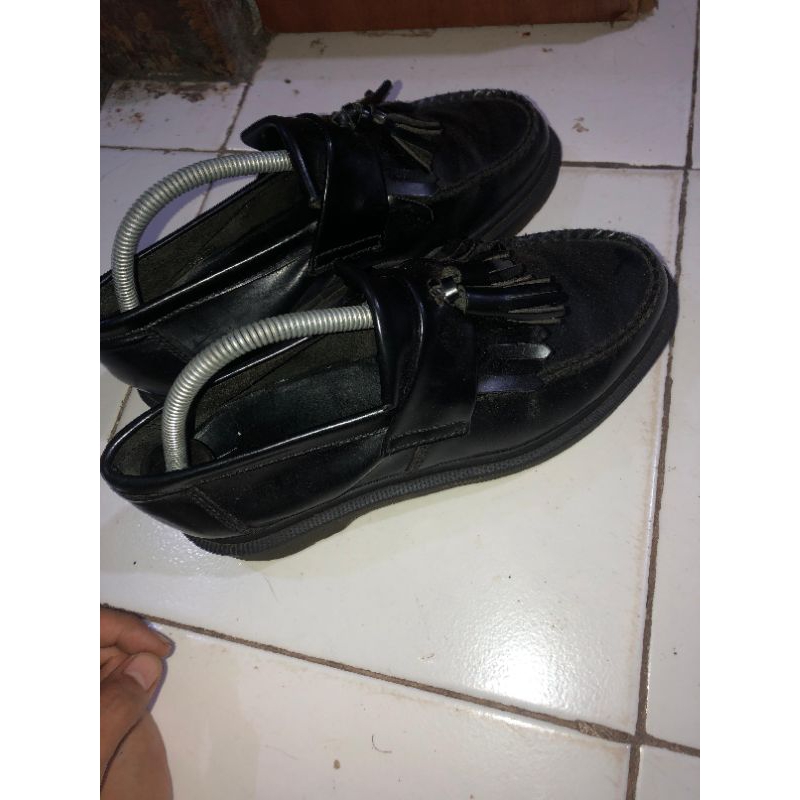 adrian tassel black smooth