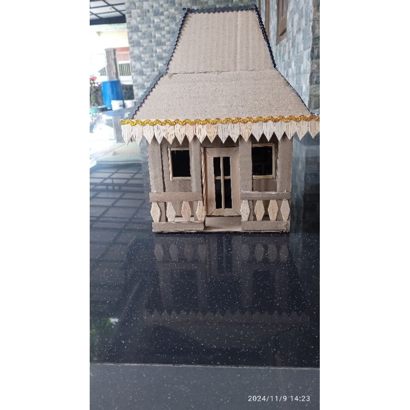 Rumah kardus/Rumah adat betawi/kerajinan tangan/tugas prakarya/