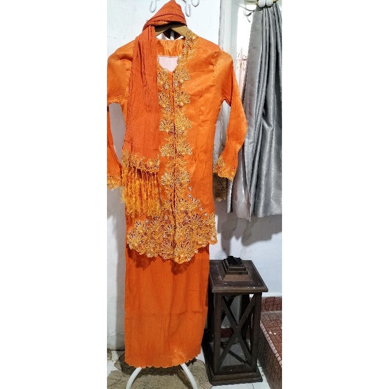 Set 3 in 1 Kebaya Rok Selendang Bordir Kerancang Mewah Cantik
