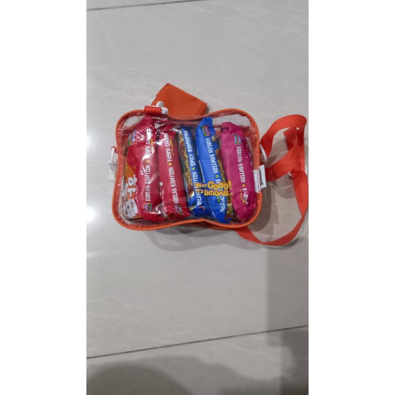 

Indomie ramyeon isi 5pcs dapat tasnya