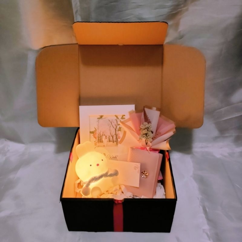 

Hampers foto 4R + lampu tidur + dompet lipat / hadiah ulang tahun kado ultah kado anniversary hadiah unik kado murah meriah kado untuk pacar kado bestie kado perpisahan / buket