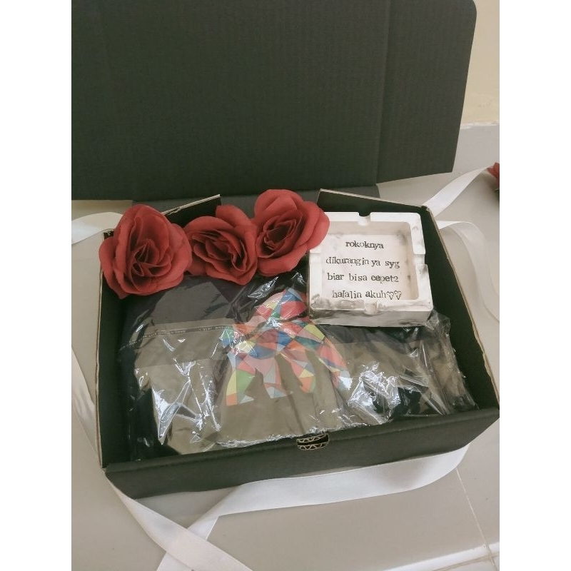 

GIFT BOX COWOK , KADO BUAT COWOK , KADO , HADIAH, HAMPERS , AESTHETIC