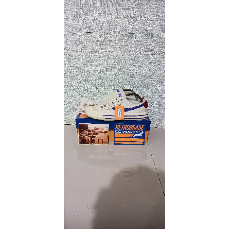 compas retro low white blue