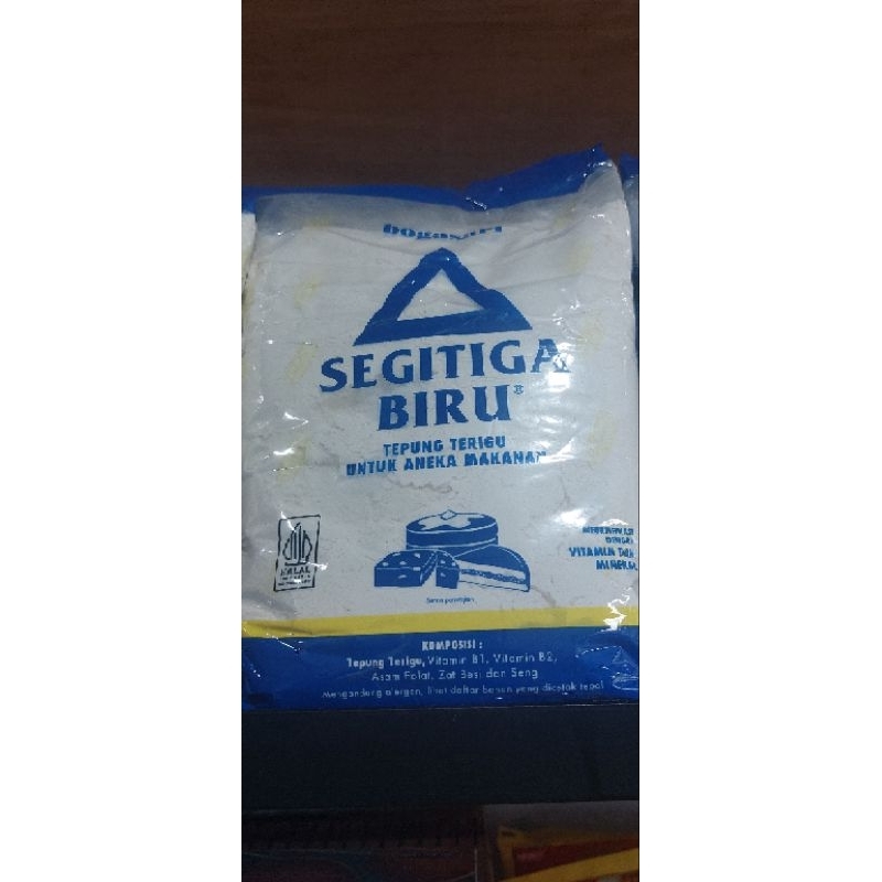 

Tepung Segitiga Biru