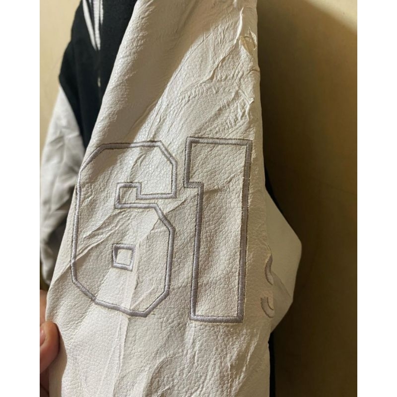 2 pcs varsity leather universitas chung-ang size L