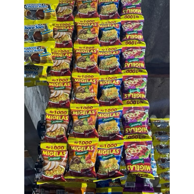 

Mie Gelas 1 Renceng isi 10 pcs / Mie Instan