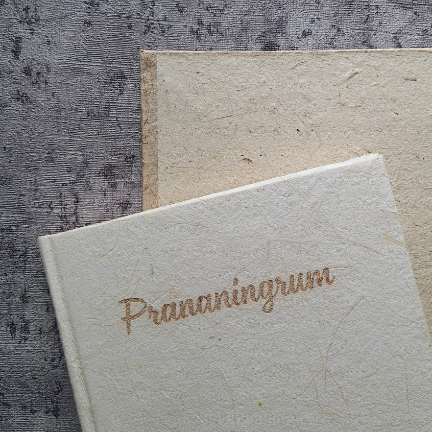 

Buku Hardcover Handmade Personalisasi dengan Ukiran Nama–Elegan & Ramah Lingkungan