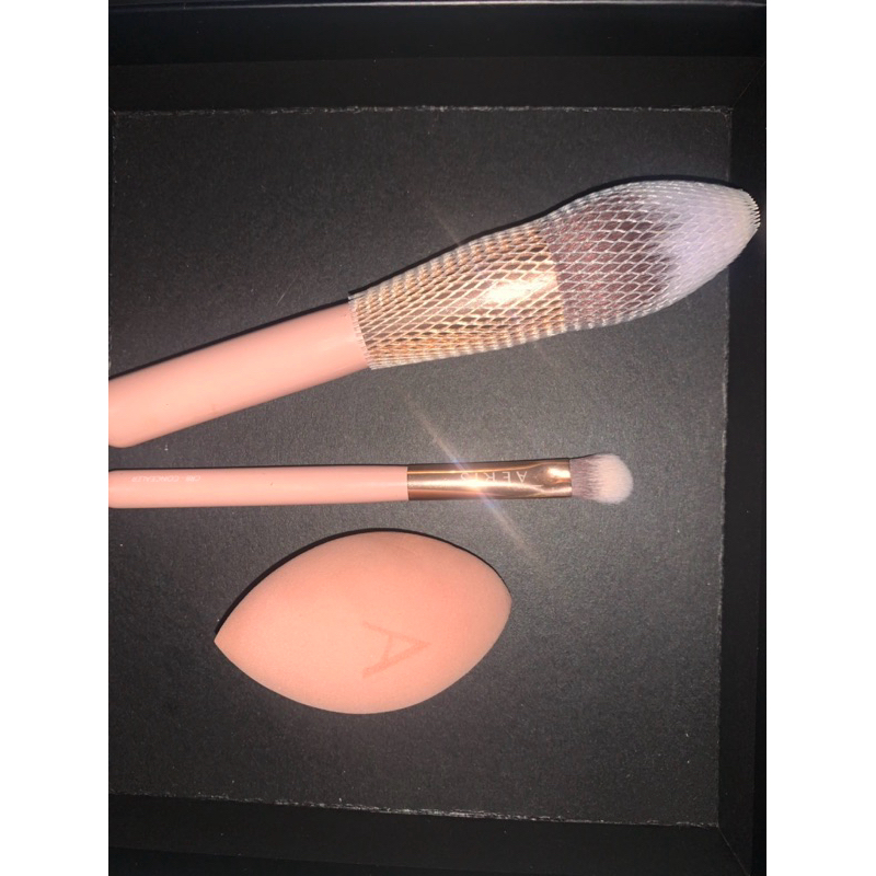 PL Brush (powder, concealer) dan Beauty Blender Aeris