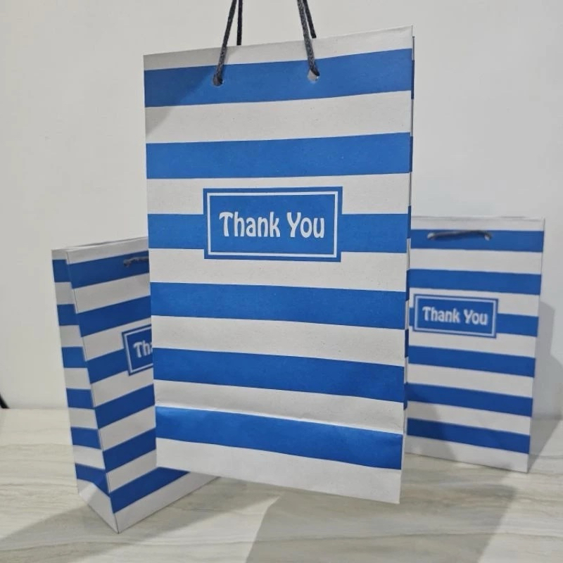 

Paperbag Wafer Motif Thank You Hitam Putih Garis Tebal dengan Size 15 x 8 x 25 ( P x L x T) untuk Tas Hajatan, Tas Souvenir, Tas Kado, Tas Kertas, Tas Songgong, Tas Termurah