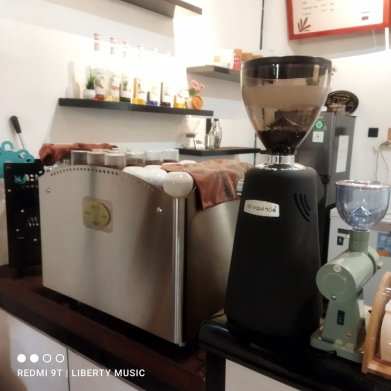 Mesin Kopi Espreso Bezzera B2016 2 group Bekas plus Grinder Espreso Maquinos e75T Titanium Burr