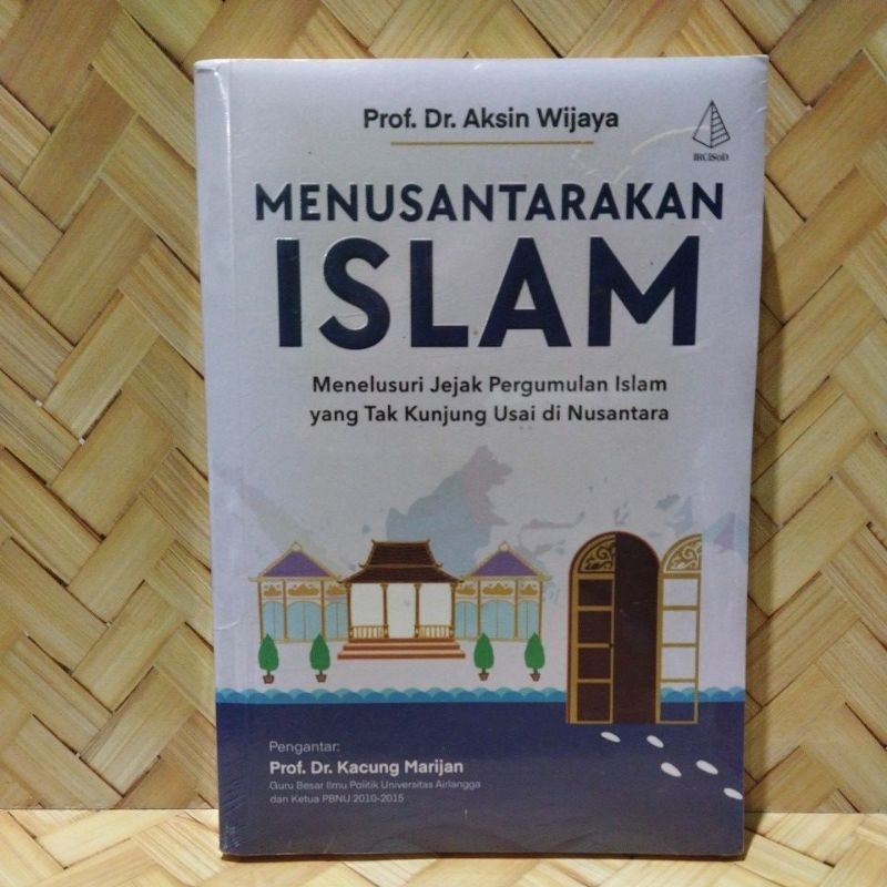 Menusantarakan Islam. menelusuri jejak pergumulan islam yang tak kunjung usai di nusantara.