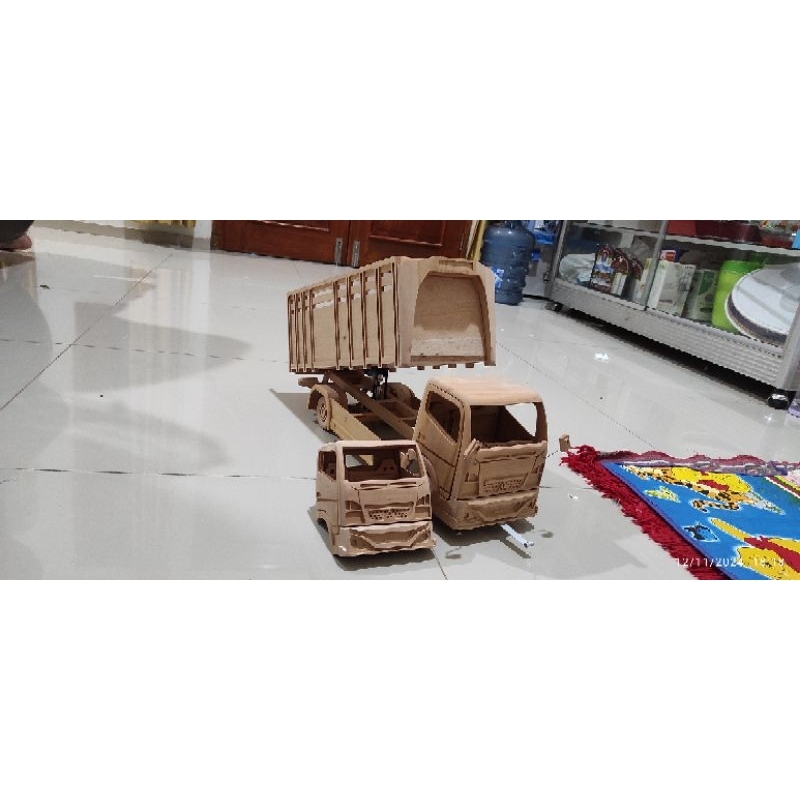 Miniatur Truk Canter Skala 12 Dump