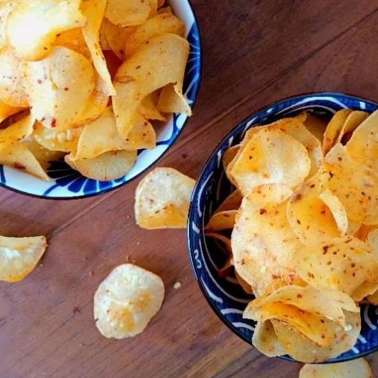 

Kripik singkong pedas daun jeruk 150gram