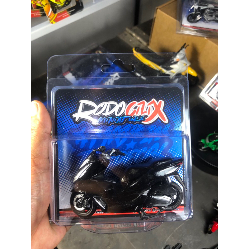 Miniatur motor honda pcx 160 skala 1:20
