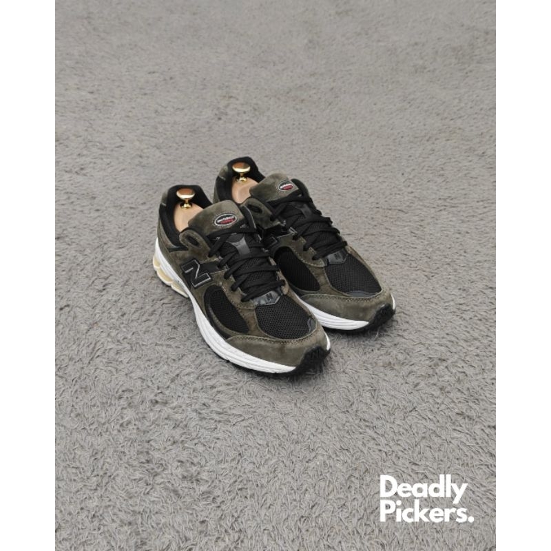 New Balance 2002R Dark Grey Black & 990v2 Black White (44/28cm)