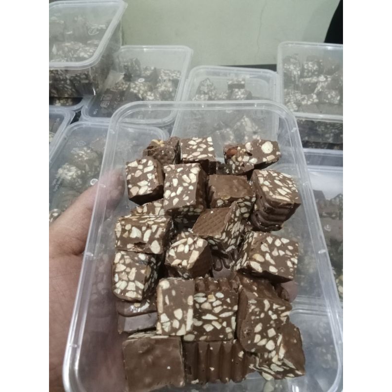 

cokelat Silverqueen 500 gram ( asli PT Delfi)