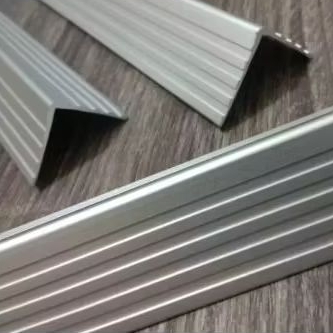 1 batang Lis Aluminium L  Lis Hardcase Box L Hard Case Siku L hardcase siku aluminium