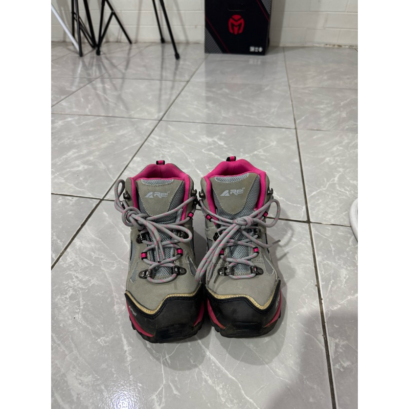 Sepatu gunung Arei Size 37 Smithsonia X2 Women series Arei Outdoor Gear